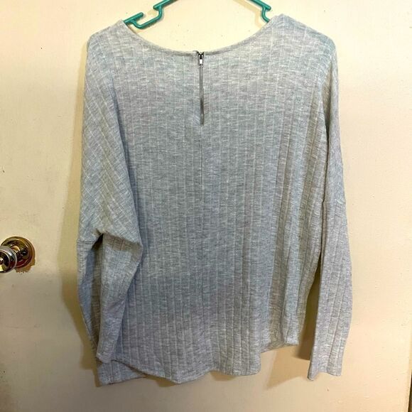 Green Envelope gray ripped sweater with zipper back. Size medium. - Picture 3 of 3